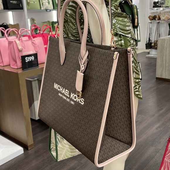 MICHAEL KORS Mirella Large Logo Tote Bag Powder Blush Signature 
NWT - Picture 2 of 16